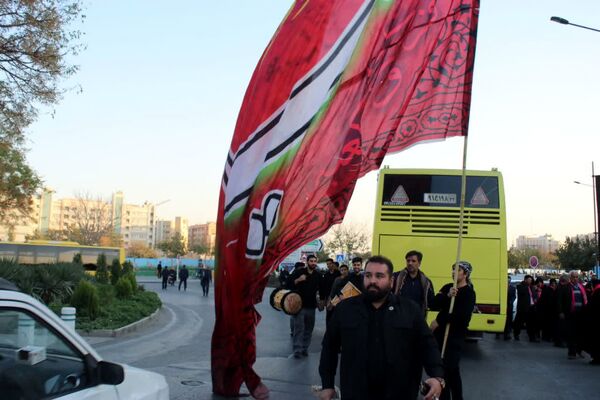استقبال باشکوه مجاوران امام مهربانی‌ها از میهمانان بیست و دومین اجلاسیه بین‌المللی پیرغلامان حسینی در مشهد