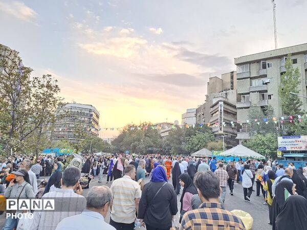 تهران در جشن بزرگ «امت احمد» به استقبال میلاد پیامبر(ص) و امام صادق (ع) رفت