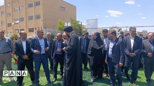 افتتاح زمین چمن مصنوعی شهدای جنگ رمضان در دبیرستان مقداد شهر لاهیجان 