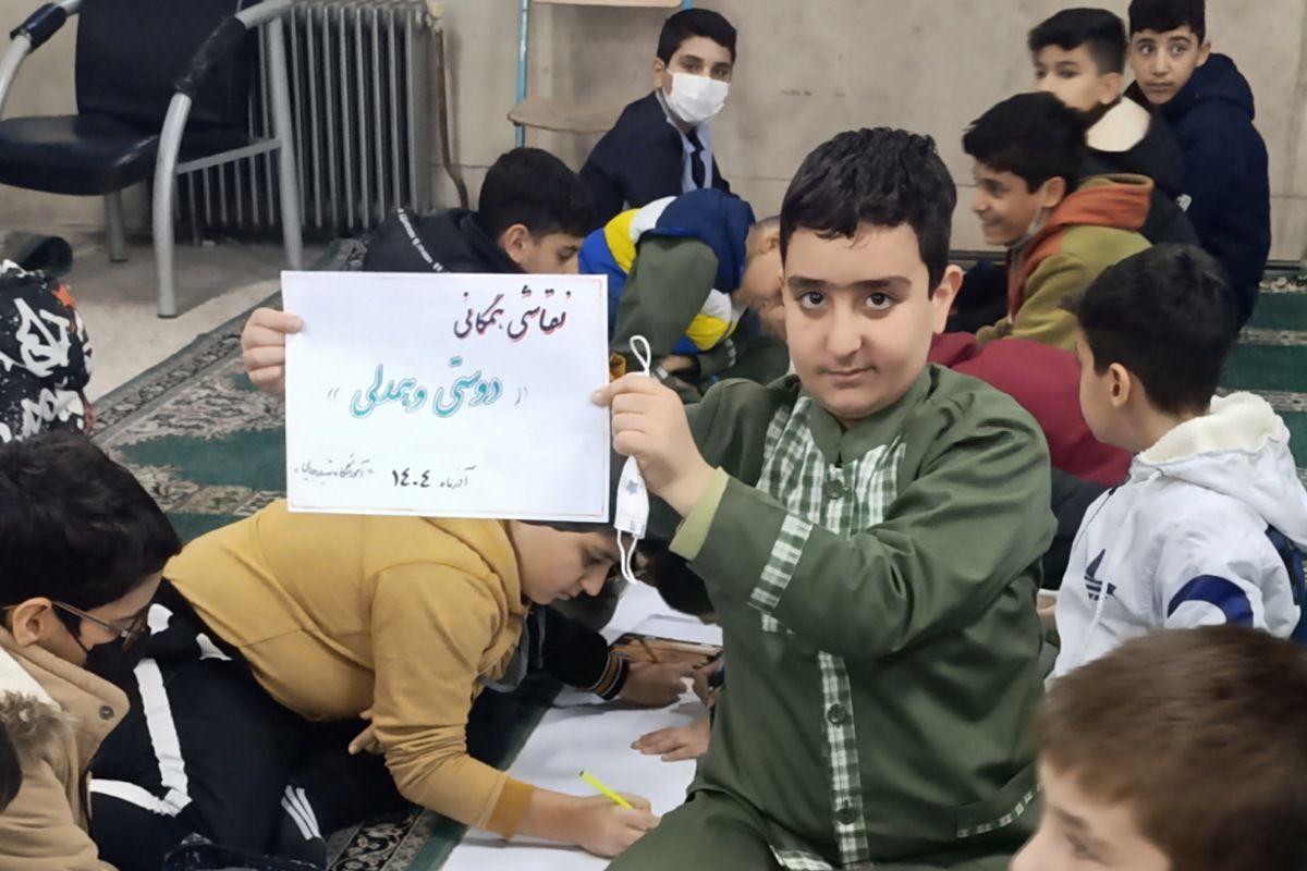 نقاشی همگانی دانش آموزان دبستان شهید رجایی جوه ای از دوستی و اتحاد