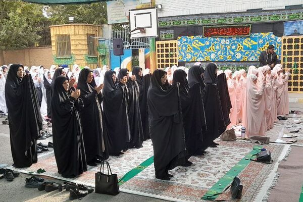 روز معنویت در مدرسه محدثه شاهد ورامین؛ از نماز باران تا زنگ عتبات عالیات