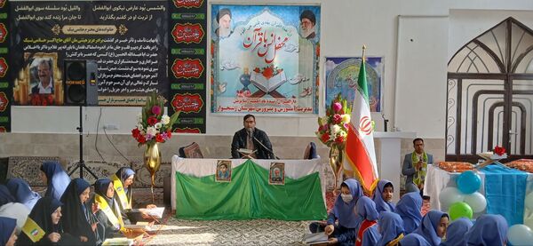 برگزاری محفل انس با قرآن کریم با حضور دانش آموزان دختر شهرستان رشتخوار