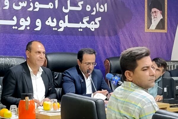 معلمان در خط مقدم جنگ شناختی قرار دارند