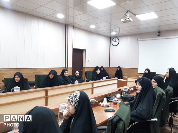 نشست صمیمی خبرنگاران پانا با مدیرکل آموزش و پرورش قم