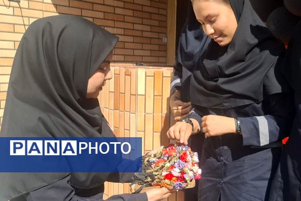 جشن ولادت حضرت زینب و روز پرستار در دبیرستان شهید زهره‌وند قرچک