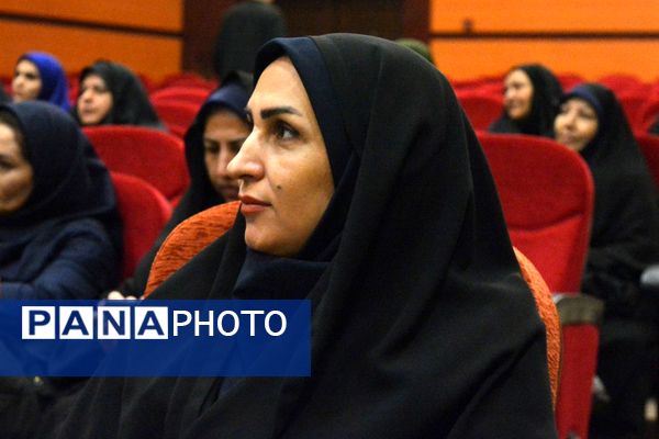 آیین تجلیل از برگزیدگان حوزه مشاوره و پیشگیری از آسیب‌های اجتماعی بهارستان‌دو