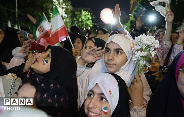 جشن تکلیف دختران در خیابان بیت رهبری در دهه کرامت