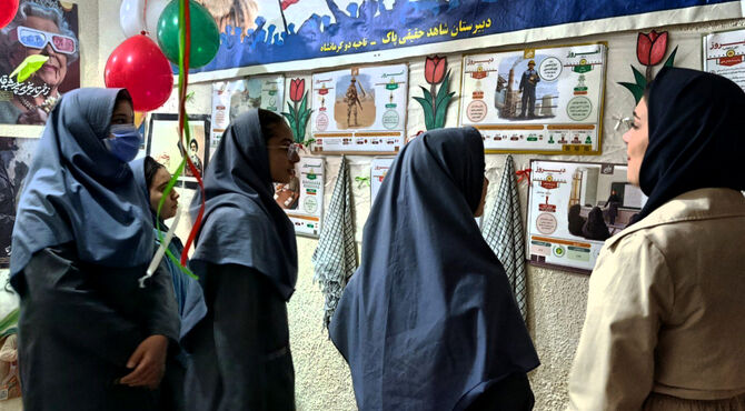 برپایی نمایشگاه دهه فجر در مدارس ناحیه ۲ کرمانشاه