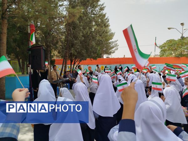 زنگ مهر در دبستان دخترانه سما با حضور مسئولان آموزش و پرورش و دانشگاه آزاد اسلامی کاشمر 