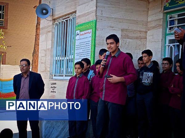 کاندیدای شورای دانش آموزی دبیرستان میثاق از برنامه های خود گفتند