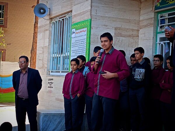 کاندیدای شورای دانش آموزی دبیرستان میثاق از برنامه های خود گفتند