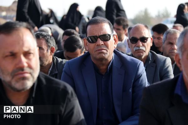 شکوه حضور ابرکوهی‌ها در نماز جماعت عید سعید فطر