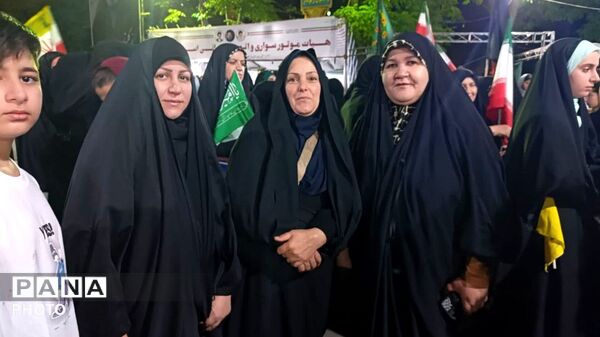 حضور دانش‌آموزان مدرسه دخترانه ریحانه در جشن عید غدیرخم