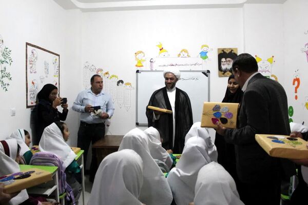 نواخته شدن زنگ مهر در شهرستان بم 