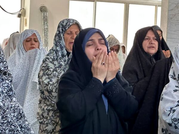 شکوه بندگی در نماز عید فطر گلوگاه