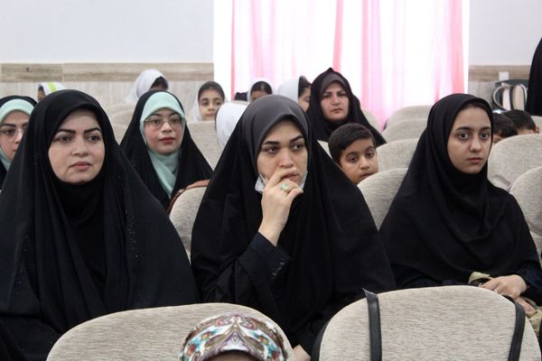 تقدیر از برگزیدگان مسابقات قرآن، عترت و نماز در گلوگاه 