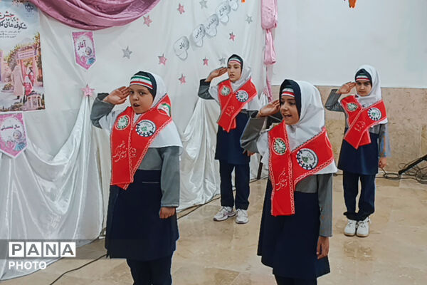 جشن شکوفه‌ها در مدرسه ۲۲ بهمن آباده