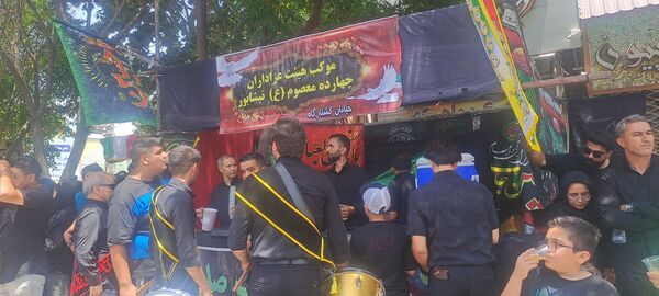 برپایی پرشور مراسم عزاداری سیدالشهدا در خیابان‌های نیشابور 