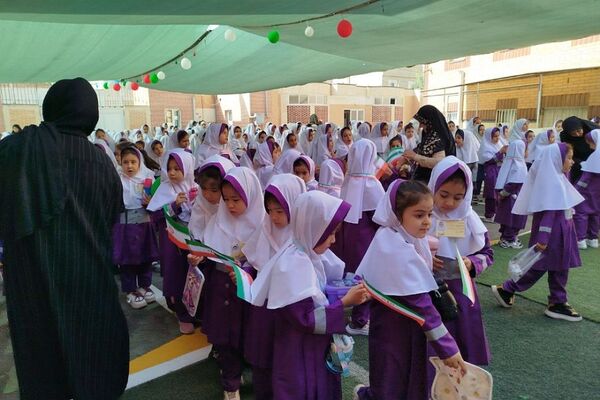 برگزاری جشن شکوفه ها در دبستان حضرت مریم ناحیه یک شهرری