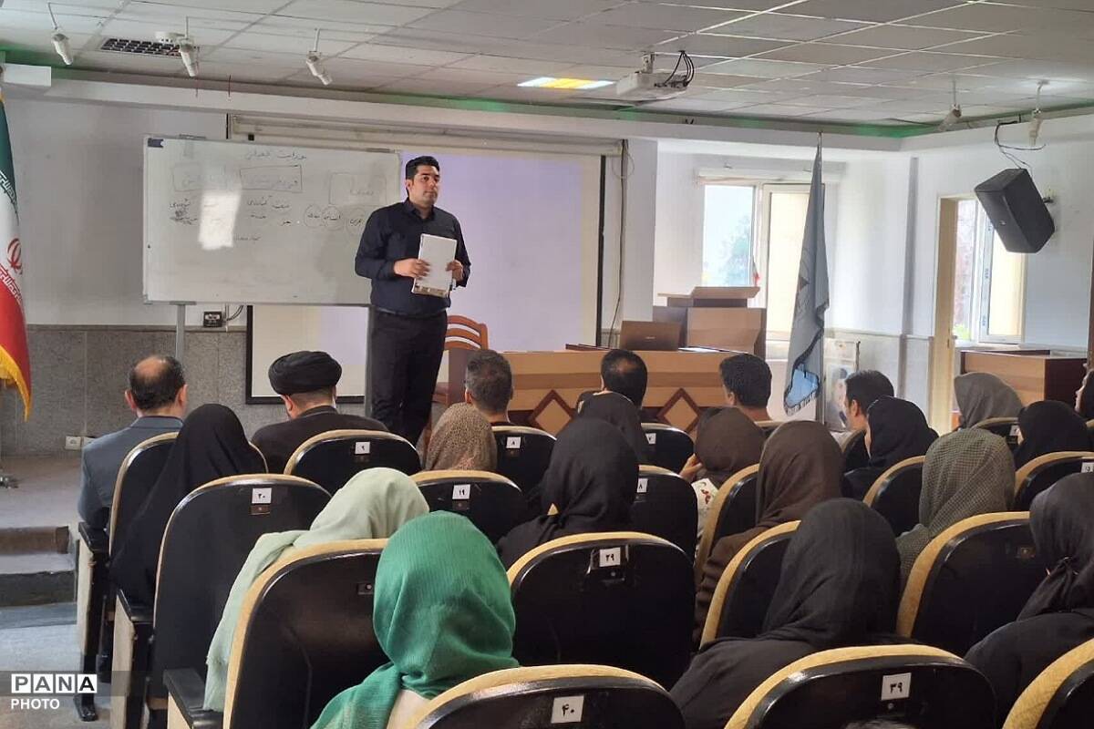برپایی جلسه انجمن اولیا و مربیان در دبیرستان شهید بهشتی ناحیه دو شهرری 