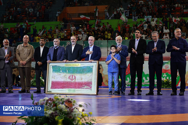 جشن قهرمانی تیم‌های ملی کشتی آزاد و فرنگی ایران