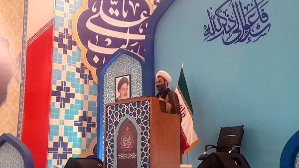 باید از آموزه‌های عاشورا برای هدایت بشر و ایجاد تحول در جامعه استفاده کنیم