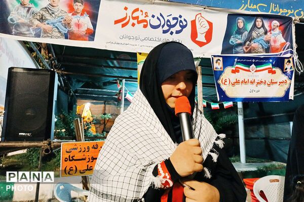 حضور پرشور دانش‌آموزان دبیرستان امام علی(ع) متوسطه اول در غرفه شهدای دانش‌آموز ورامین