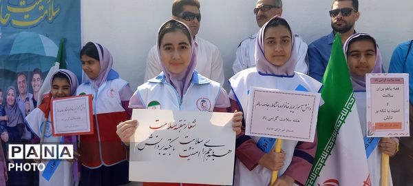 پیاده‌روی دانش‌آموزان و فرهنگیان بابلسری به‌مناسبت هفته سلامت 