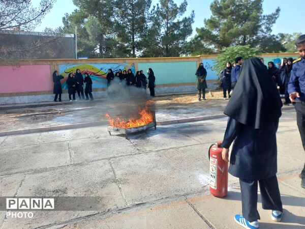 روز آتش نشانی در دبیرستان اندیشه
