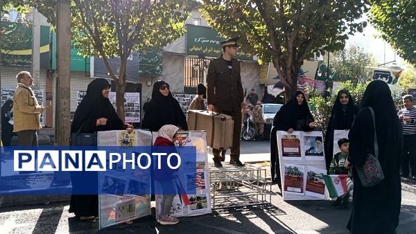 دانش‌آموزان با حضور در راهپیمایی ۱۳ آبان تنفر خود را نسبت به شیاطین امروزی نشان دادند