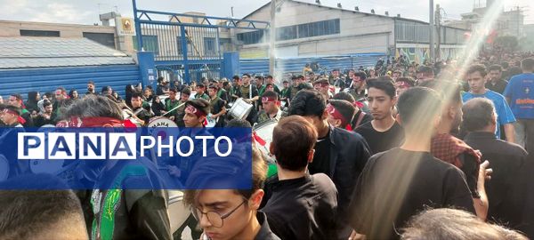 استقبال عزاداران حسینی از کاروان نمادین اسرای کربلا در قم