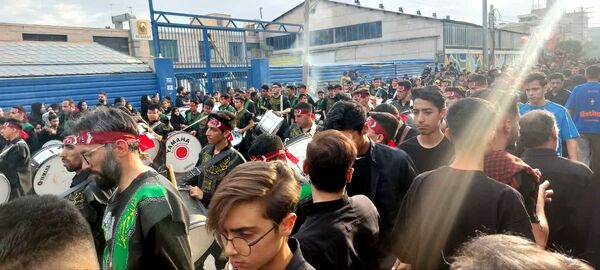 استقبال عزاداران حسینی از کاروان نمادین اسرای کربلا در قم