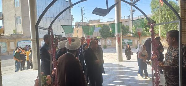 حضور پرشور دانش‌آموزان رای اولی شهرستان چرداول در انتخابات ریاست جمهوری