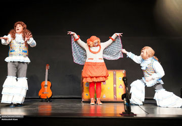 از کرج تا سنندج/ گشت‌وگذار نمایشی دوره‌گردها در کوچه‌های پاییز