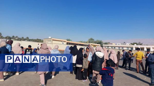 بازارچه دانش‌آموزی در منطقه فین