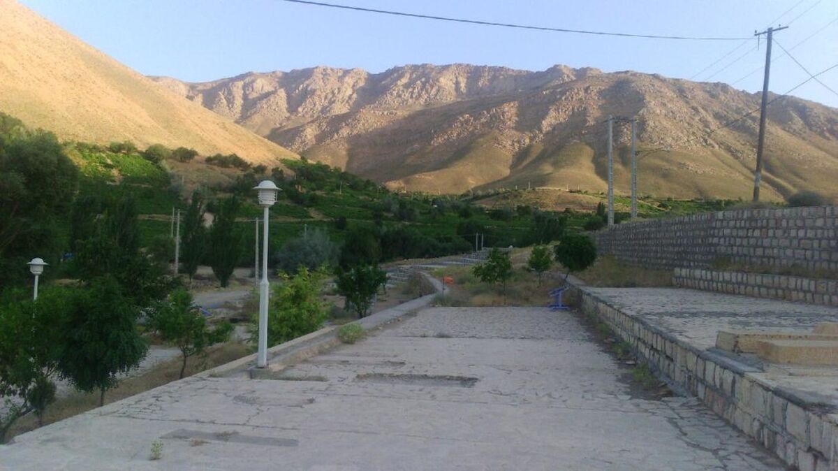 دالان بهشت شهر گهرو شهرستان کیار یکی از جاذبه های گردشگری استان/فیلم 