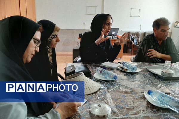 جلسه انجمن اولیا و هیات امنا در مدرسه پویش ناحیه ۳ شیراز