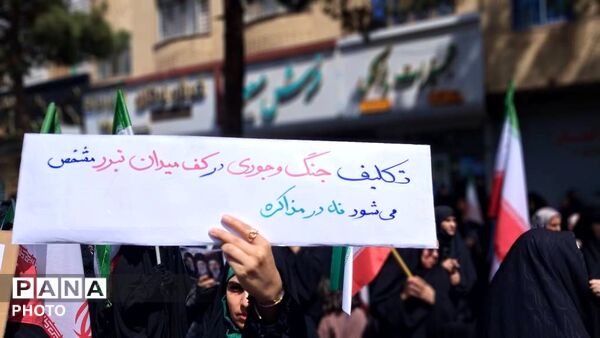 بانوان آماده به رزم تربت جام در اجتماع دختران جان فداسنگ تمام گذاشتند