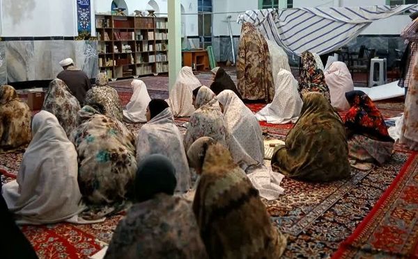شور اعتکاف دانش‌آموزان دختر روستای طنجور در سه روز بندگی