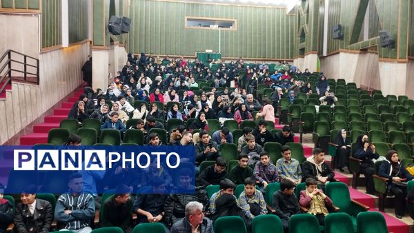 آیین تجلیل از دانش‌آموزان منتخب مسابقات قرآنی و فرهنگی 