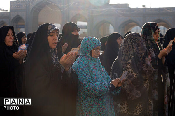 اقامه نماز عید فطر در حرم مطهر رضوی-۲
