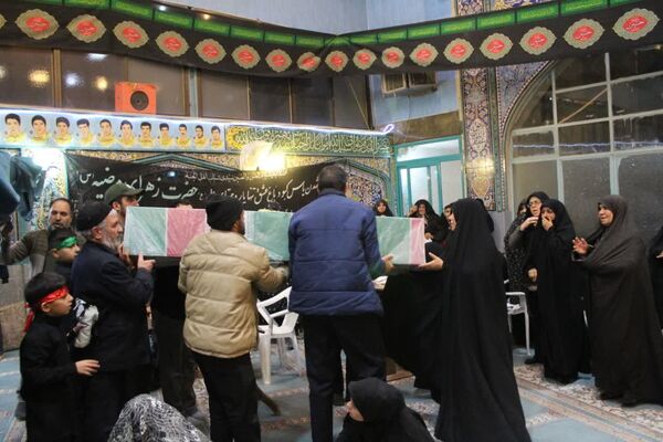 وداع با پیکر شهید گمنام در هیات‌های عزاداری بخش حبیب آباد 