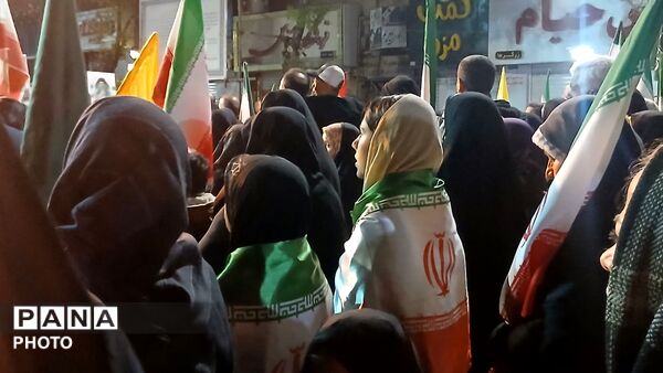 در سپیدای تاریکی ، مردم فریاد روشنی زدند