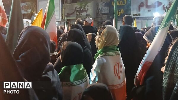 در سپیدای تاریکی ، مردم فریاد روشنی زدند