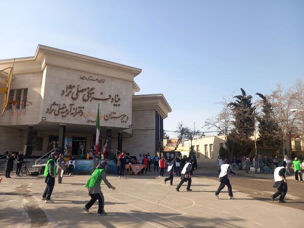 مسابقات بین مدرسه ای جام اقتدار ایران دردبیرستان دوره اول آرمینه مصلی نژاد ناحیه ۶