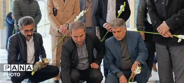 غبارروبی  مزارشهدای امامزاده سید عباس (س) بجنورد