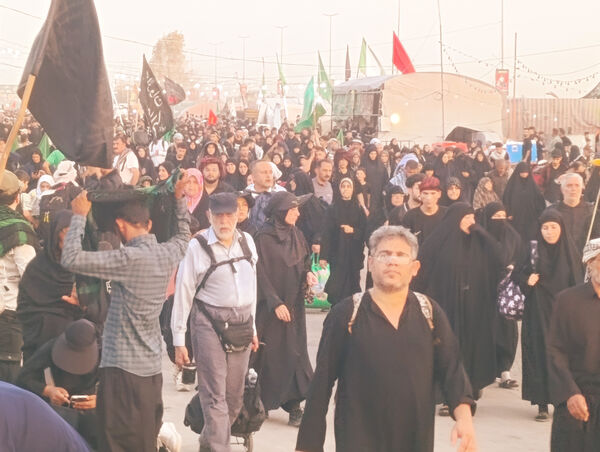 عاشقان حسینی در مسیر پیاده‌روی اربعین حسینی