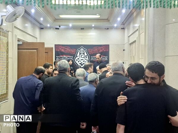 مراسم یادبود شهیده زهرا حدادعادل با حضور وزیر آموزش و پرورش در مسجد امام صادق(ع)