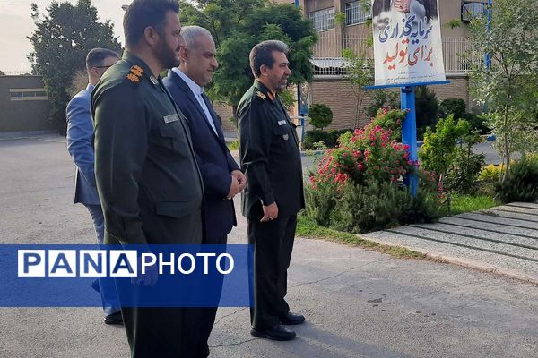 استقبال دانش‌آموزان پیشتاز از فرمانده سپاه استان تهران در اداره کل آموزش و پرورش شهرستانهای تهران