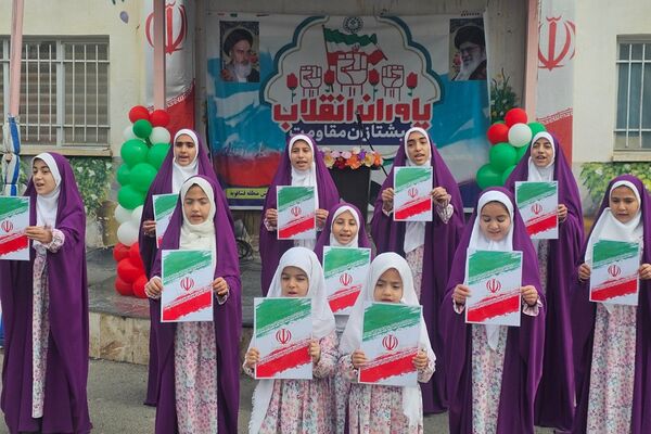  همایش «یاوران انقلاب» با محوریت نقش آفرینی دانش آموزان در گام دوم انقلاب